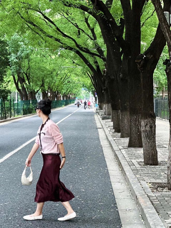 天顺平台注册：秋天这么穿好美啊！这些小细节真的很加分