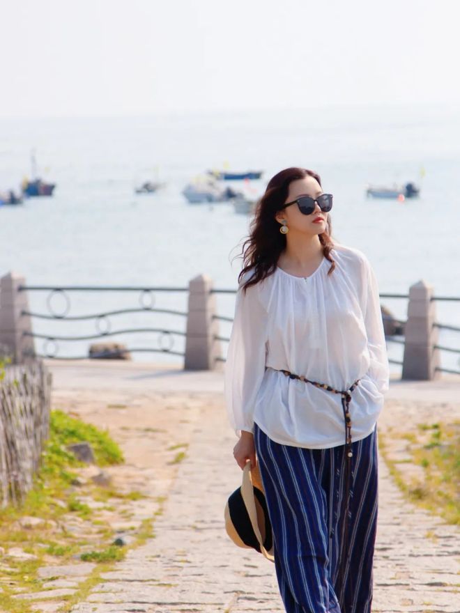 天顺平台注册：秋天这么穿好美啊！这些小细节真的很加分