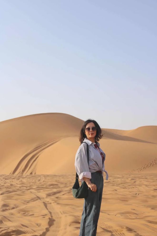 天顺平台注册：秋天这么穿好美啊！这些小细节真的很加分