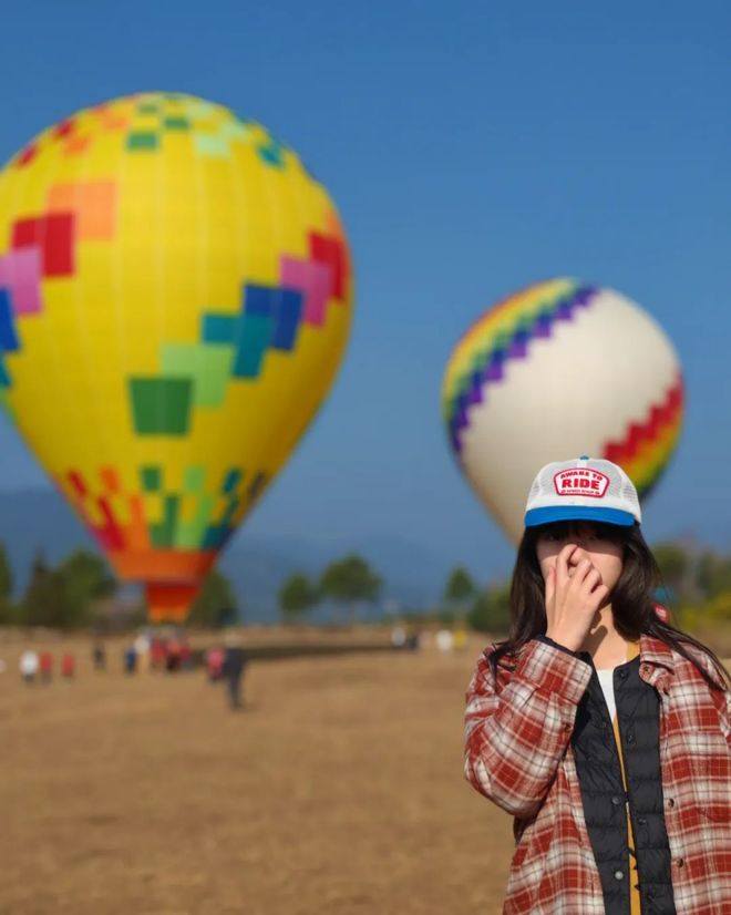 天顺平台注册：秋天这么穿好美啊！这些小细节真的很加分