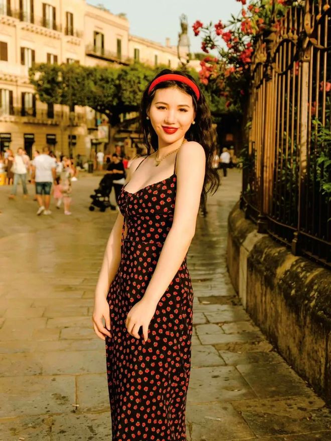 天顺平台注册：秋天这么穿好美啊！这些小细节真的很加分