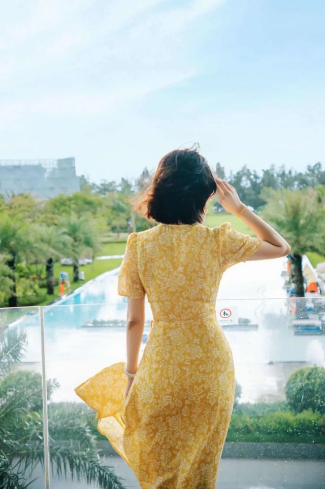 天顺平台注册：秋天这么穿好美啊！这些小细节真的很加分