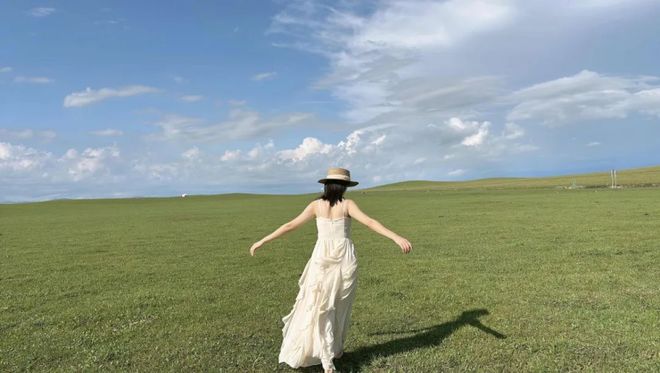 天顺平台注册：秋天这么穿好美啊！这些小细节真的很加分