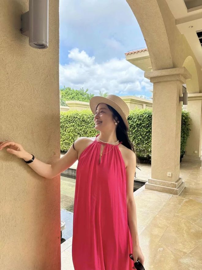 天顺平台注册：秋天这么穿好美啊！这些小细节真的很加分