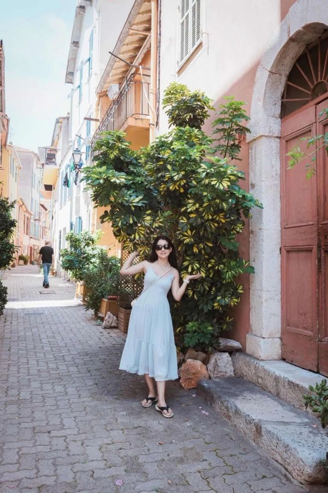 天顺平台注册：秋天这么穿好美啊！这些小细节真的很加分