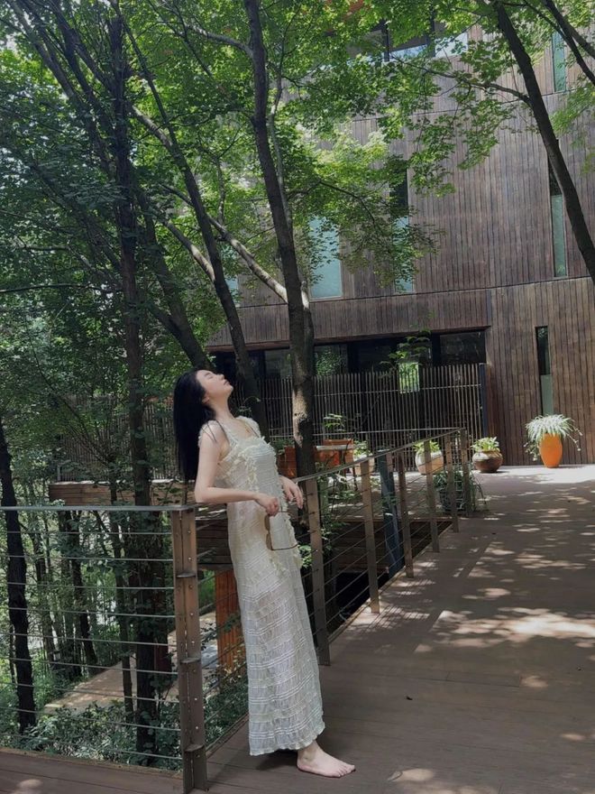 天顺平台注册：秋天这么穿好美啊！这些小细节真的很加分