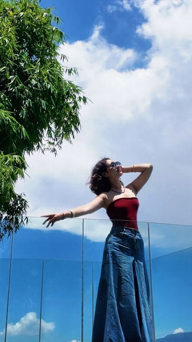 天顺平台注册：秋天这么穿好美啊！这些小细节真的很加分