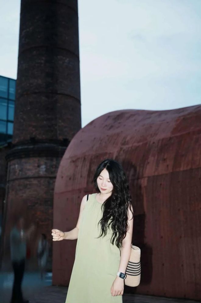 天顺平台注册：秋天这么穿好美啊！这些小细节真的很加分