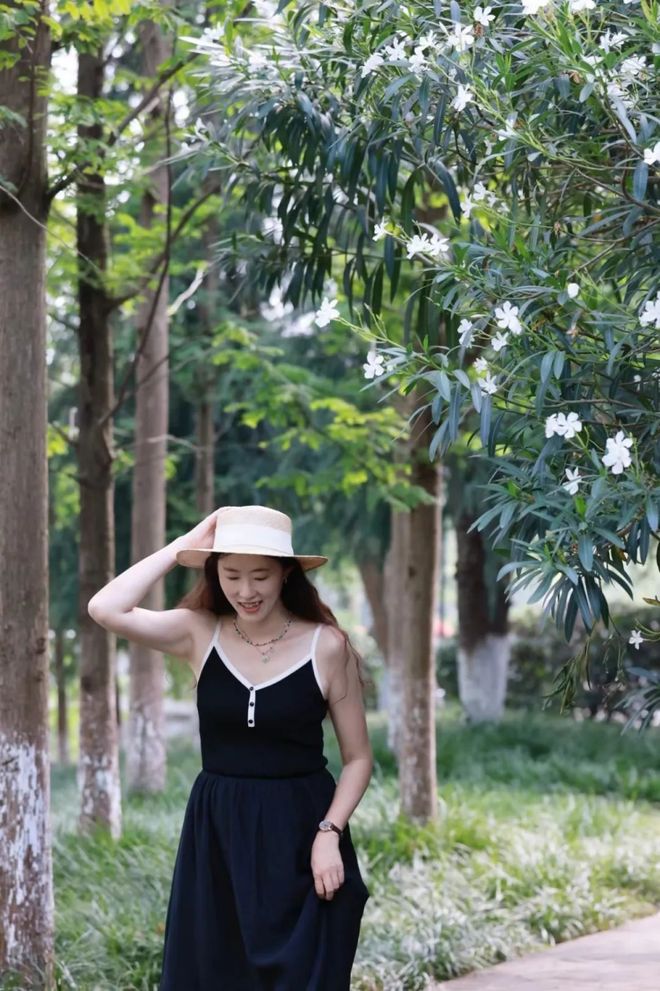 天顺平台注册：秋天这么穿好美啊！这些小细节真的很加分