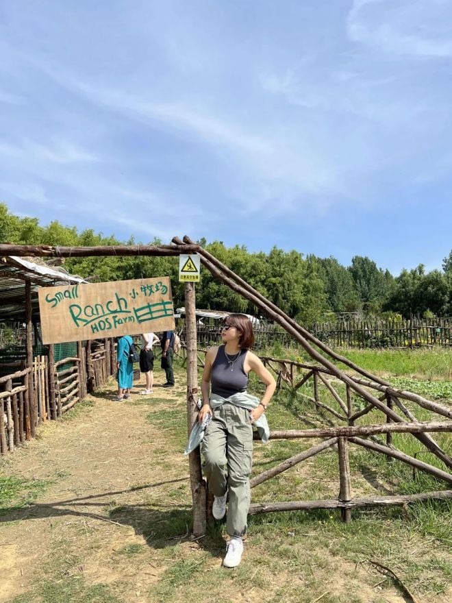天顺平台注册：秋天这么穿好美啊！这些小细节真的很加分