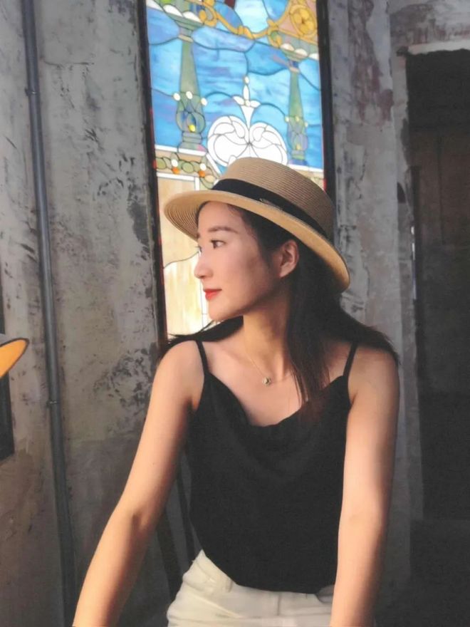 天顺平台注册：秋天这么穿好美啊！这些小细节真的很加分