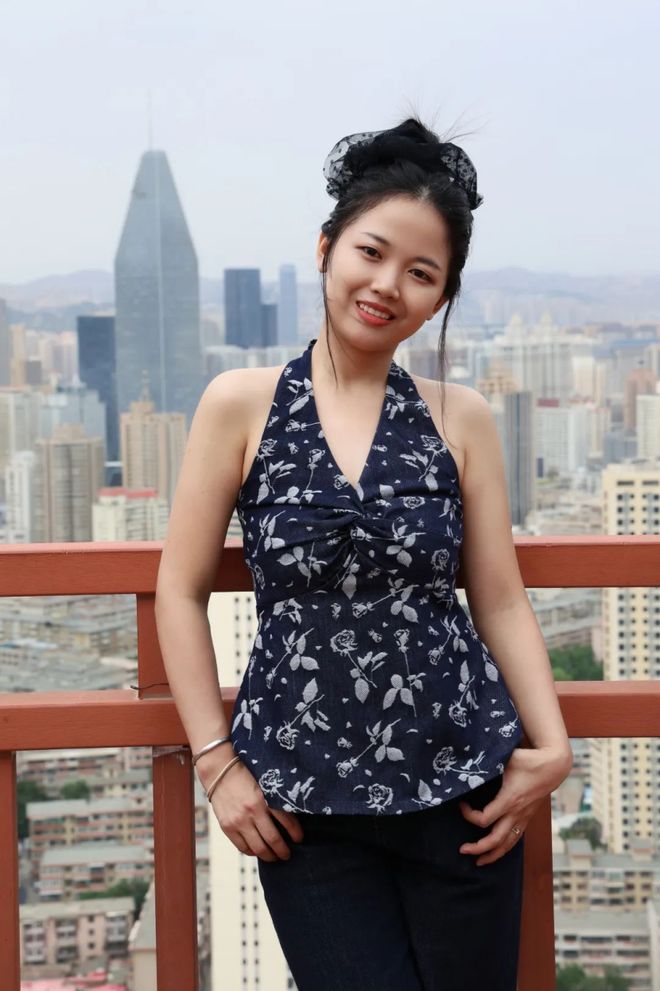 天顺平台注册：秋天这么穿好美啊！这些小细节真的很加分