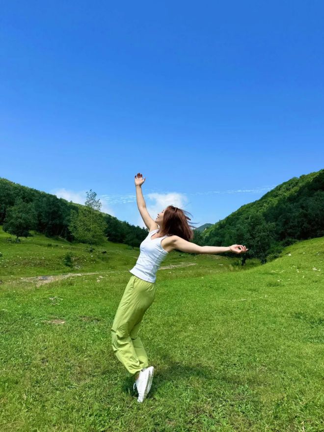 天顺平台注册：秋天这么穿好美啊！这些小细节真的很加分
