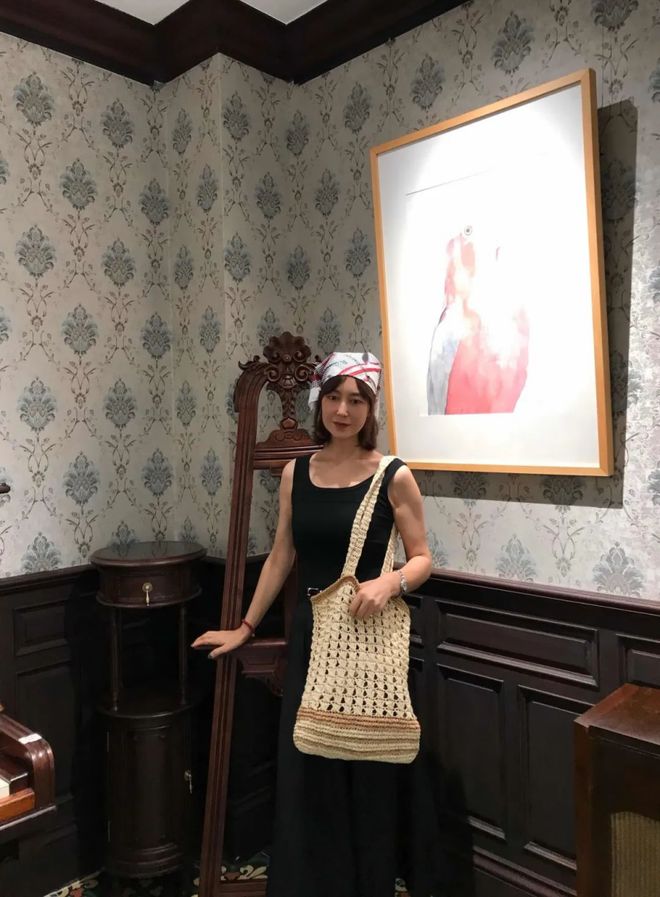 天顺平台注册：秋天这么穿好美啊！这些小细节真的很加分