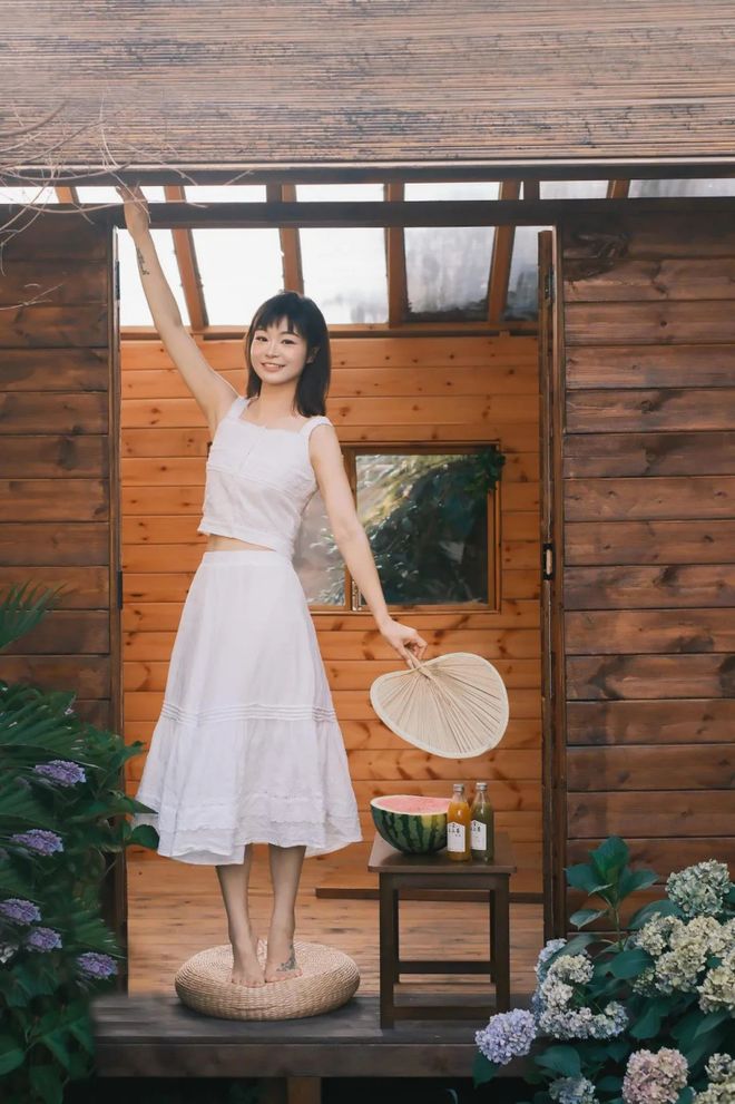 天顺平台注册：秋天这么穿好美啊！这些小细节真的很加分