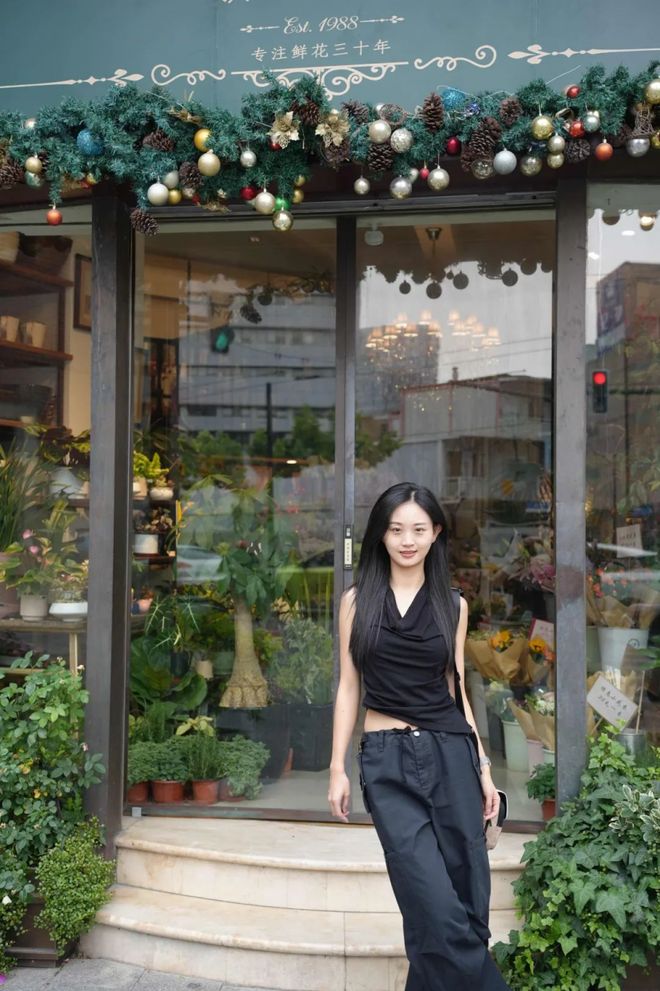 天顺平台注册：秋天这么穿好美啊！这些小细节真的很加分