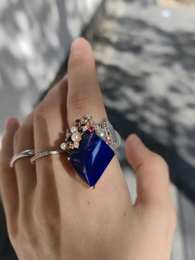 天顺平台注册：秋天这么穿好美啊！这些小细节真的很加分