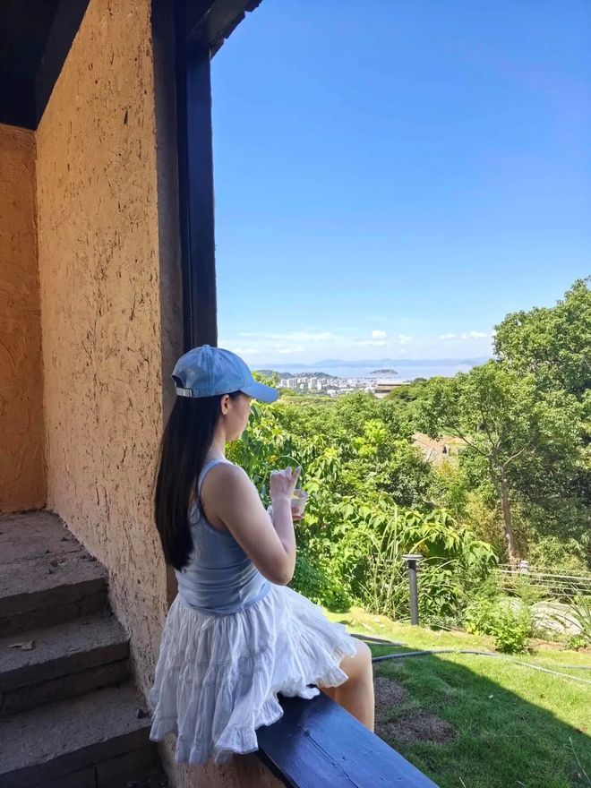 天顺平台注册：秋天这么穿好美啊！这些小细节真的很加分