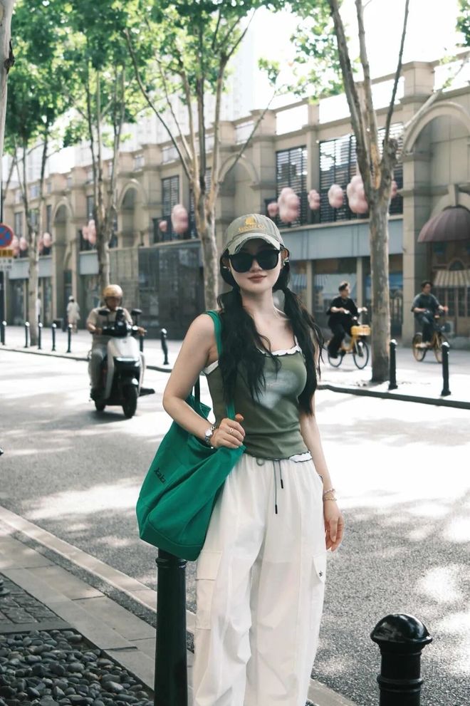 天顺平台注册：秋天这么穿好美啊！这些小细节真的很加分