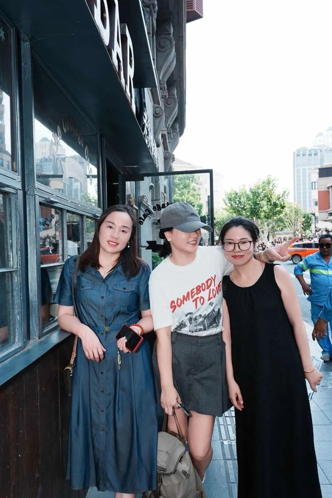 天顺平台注册：秋天这么穿好美啊！这些小细节真的很加分