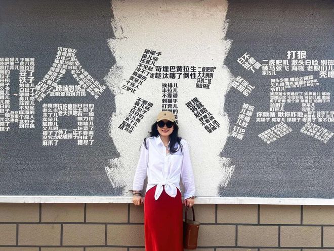 天顺平台注册：秋天这么穿好美啊！这些小细节真的很加分