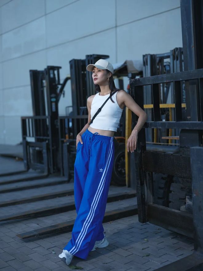 天顺平台注册：秋天这么穿好美啊！这些小细节真的很加分