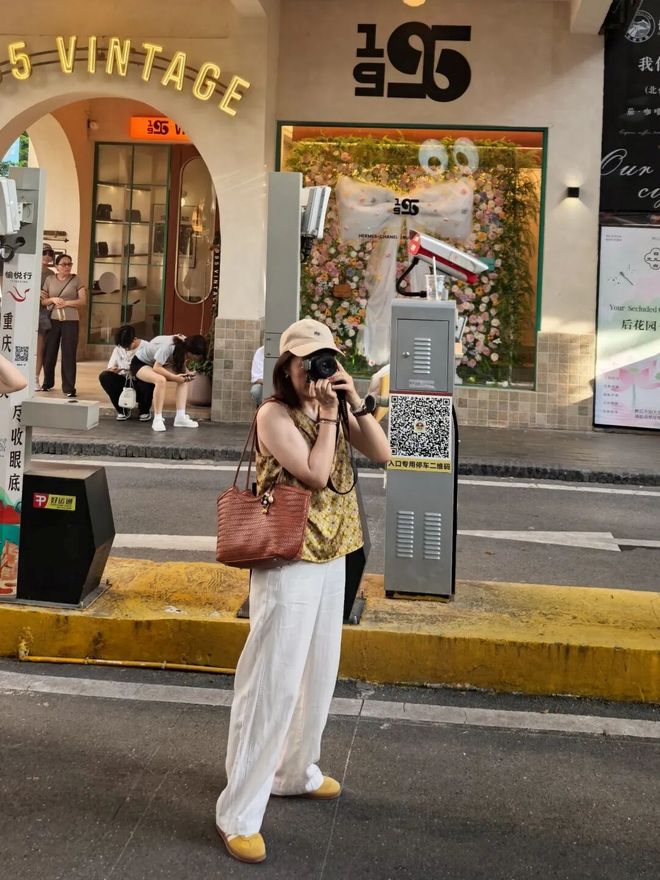 天顺平台注册：秋天这么穿好美啊！这些小细节真的很加分