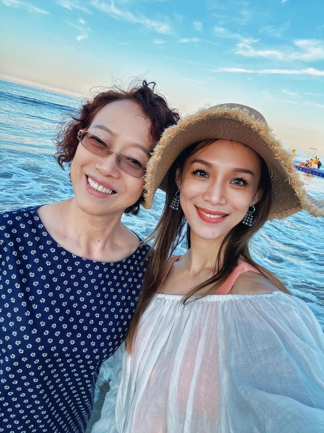 天顺平台注册：秋天这么穿好美啊！这些小细节真的很加分