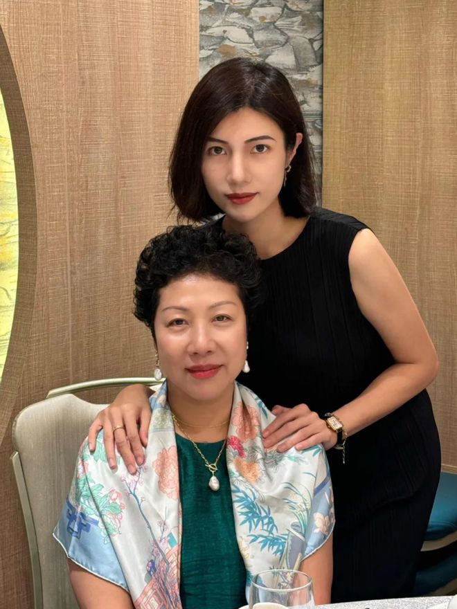 天顺平台注册：秋天这么穿好美啊！这些小细节真的很加分