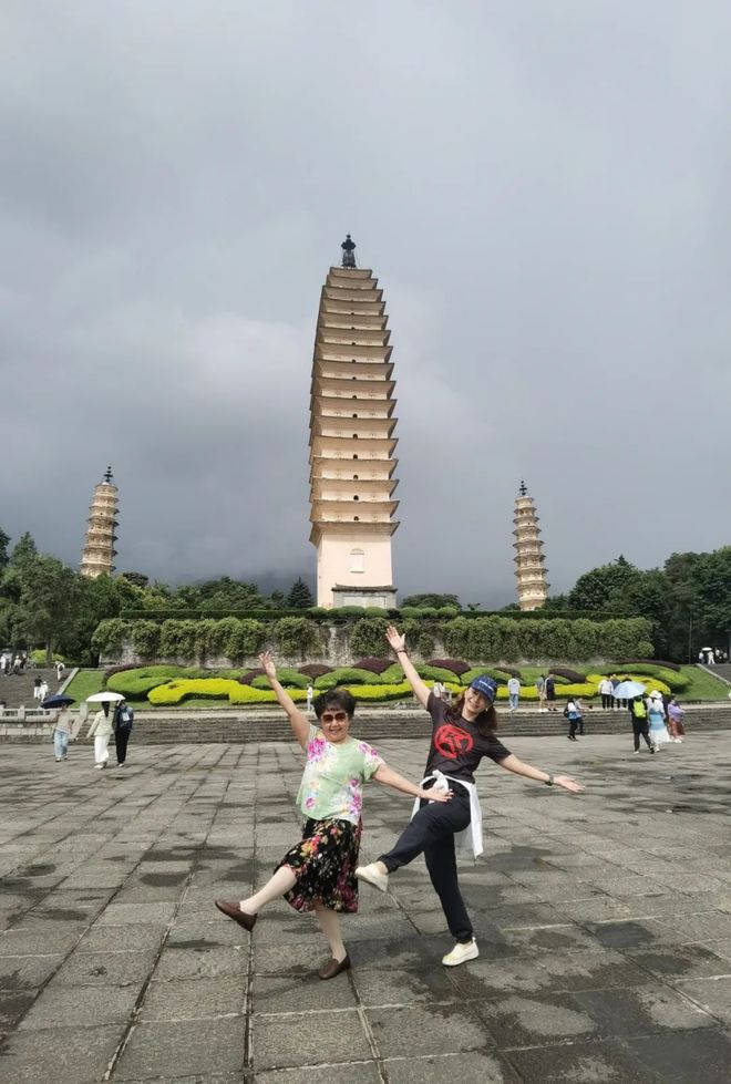 天顺平台注册：秋天这么穿好美啊！这些小细节真的很加分