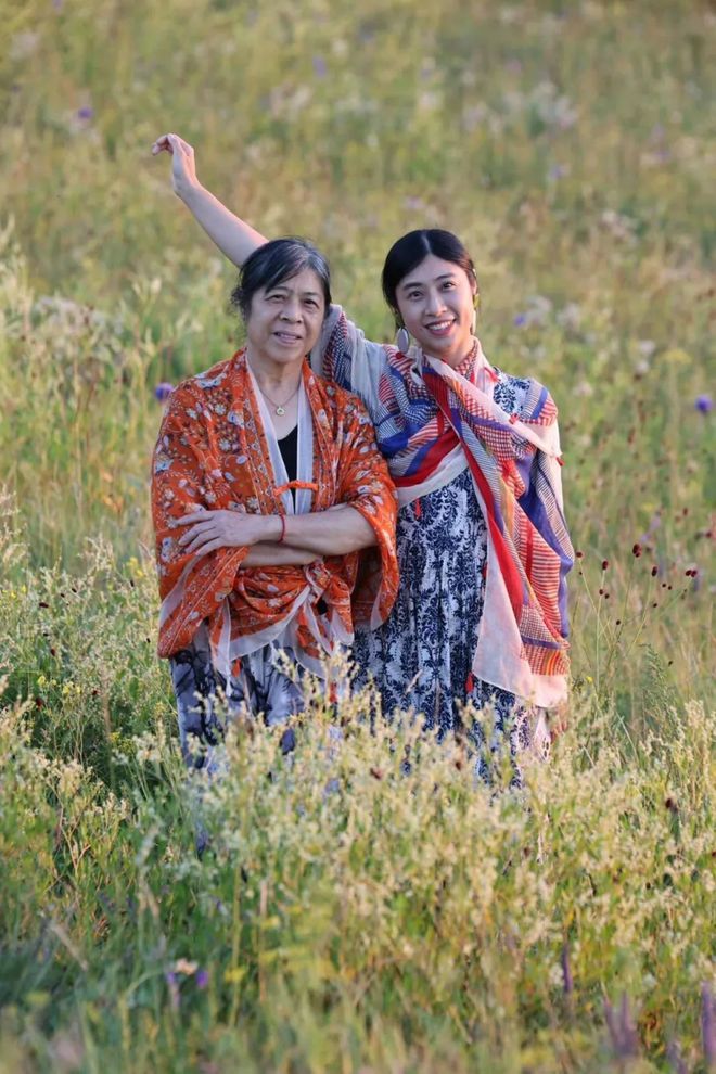 天顺平台注册：秋天这么穿好美啊！这些小细节真的很加分