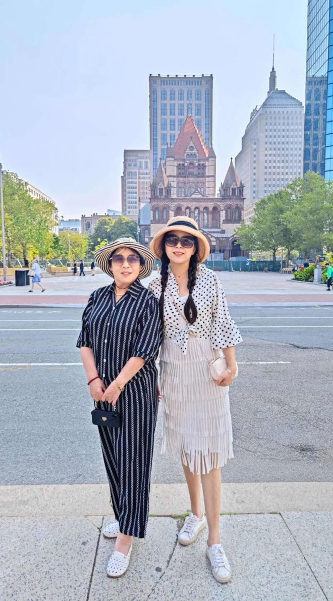 天顺平台注册：秋天这么穿好美啊！这些小细节真的很加分