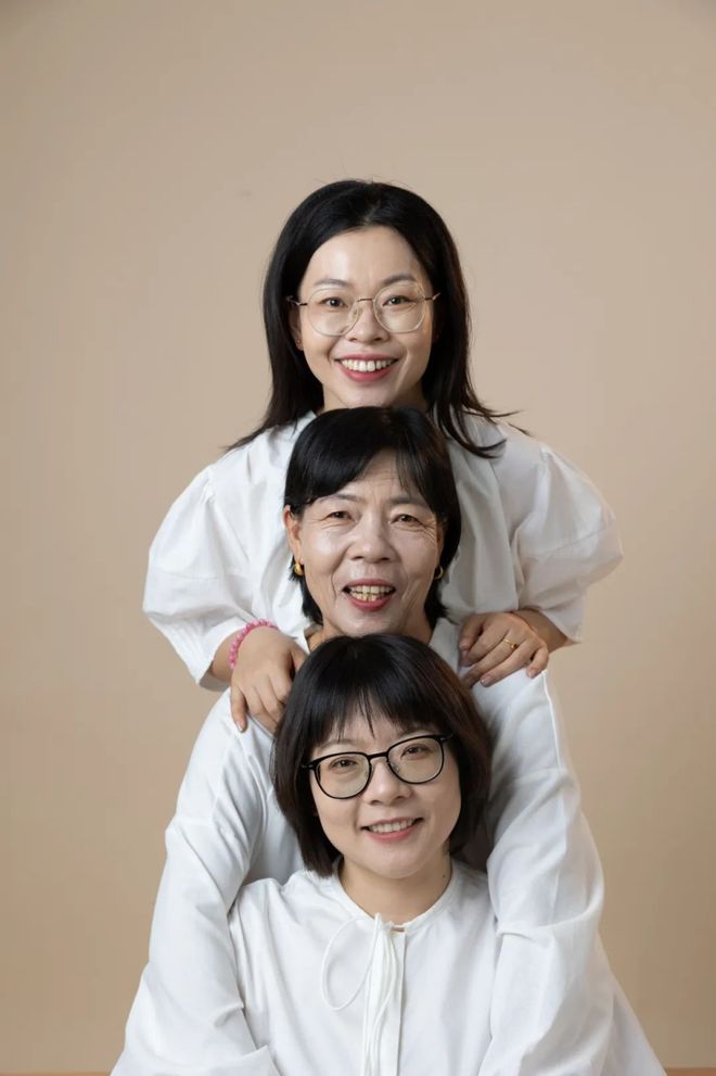 天顺平台注册：秋天这么穿好美啊！这些小细节真的很加分